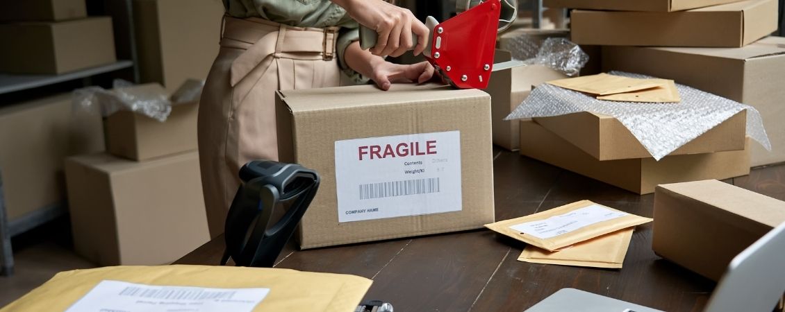 someone working at a dropshipping company